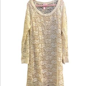 🐠2/$20 Dolled Up Lace Dress with Gold Sleeves